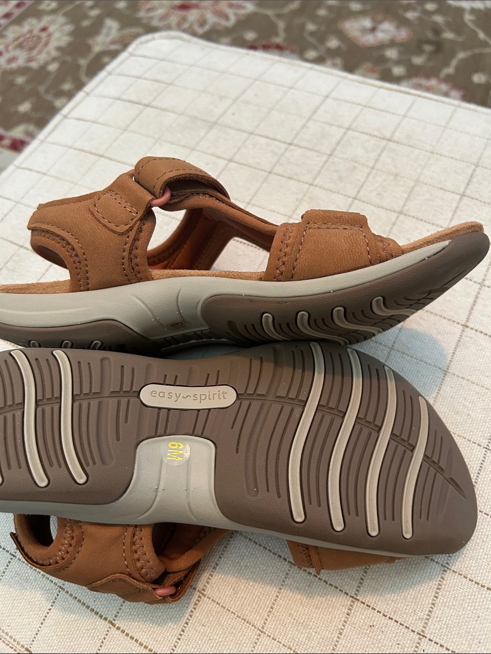 Easy Spirit Women’s Tan Suede Sandals/Size 6M - Picture 6 of 7